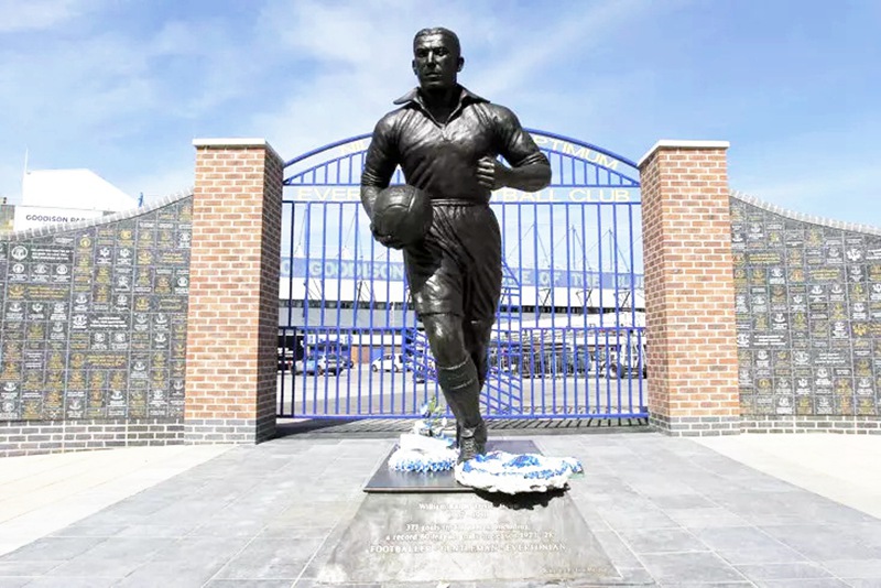 Dixie Dean Everton's Greatest Goal Machine bronze statue