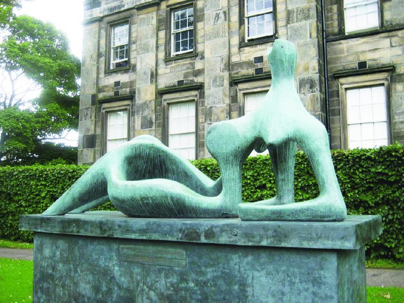 Henry-Moore-Reclining-Figure