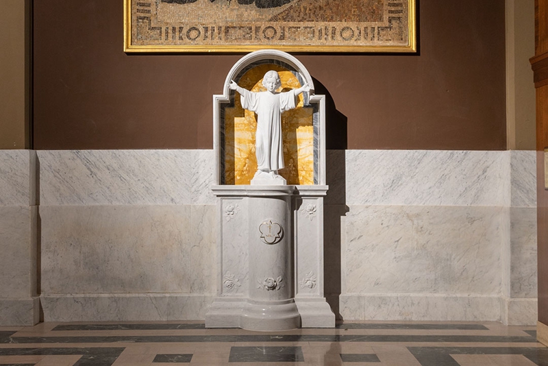 High Quality White Marble Shrine with Statue for Church