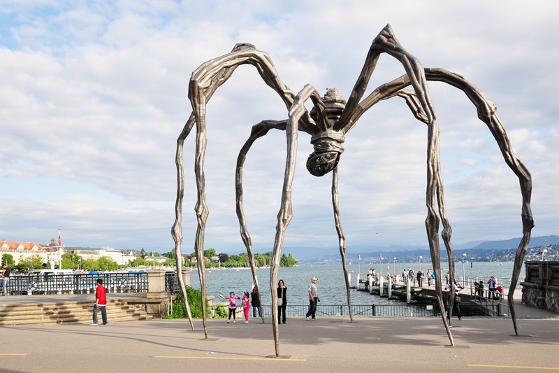 Louise Bourgeois' Spider bronze statue