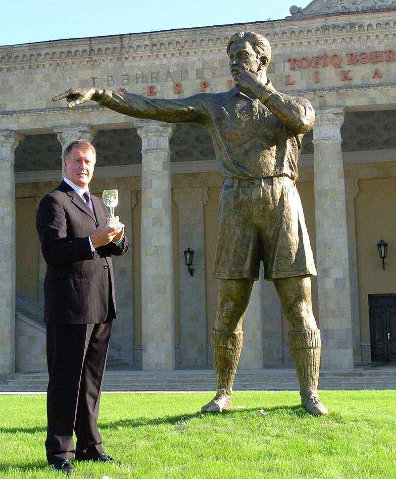 Tofik Bakhramov bronze statue