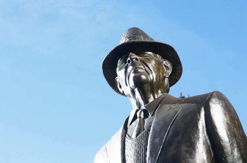 bronze Statue Famous Figure Replica