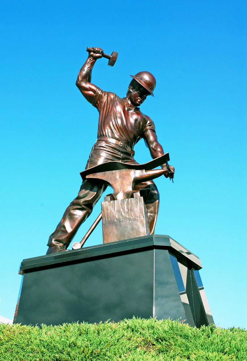 Purdue-Boilermaker-Statue-scaled