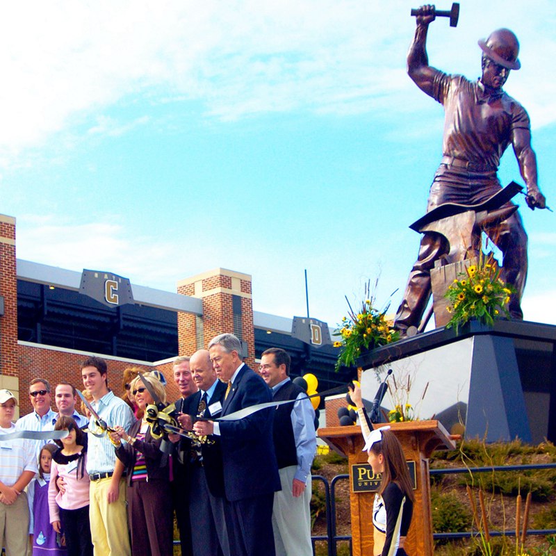 Purdue Dedicates Boilermaker Statue