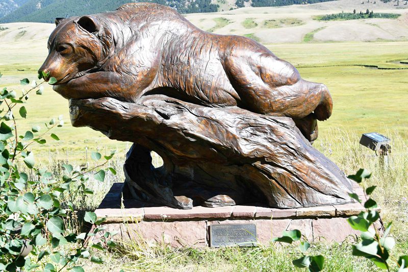 Yellowstone National Park Bear Statue