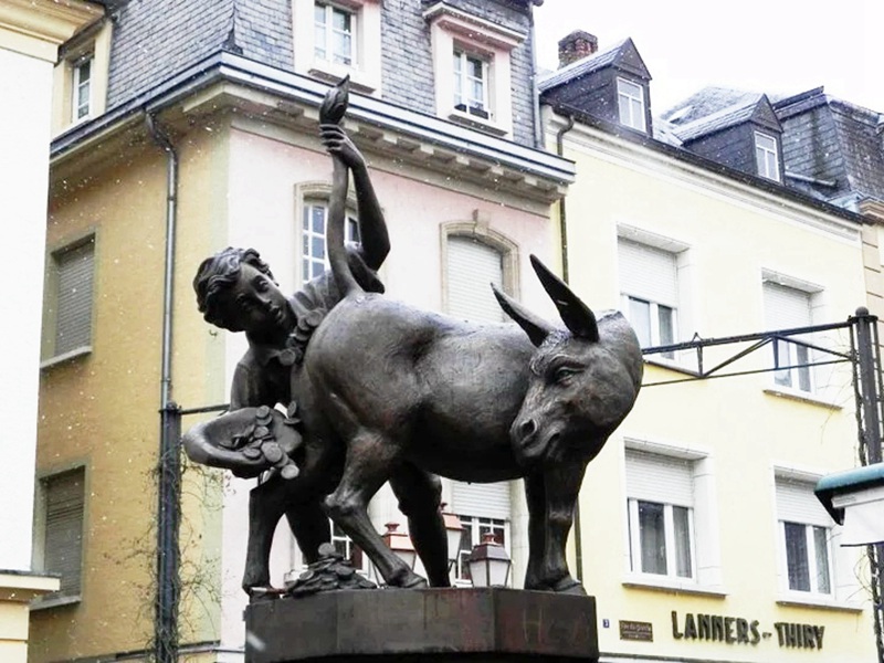 donkey statue