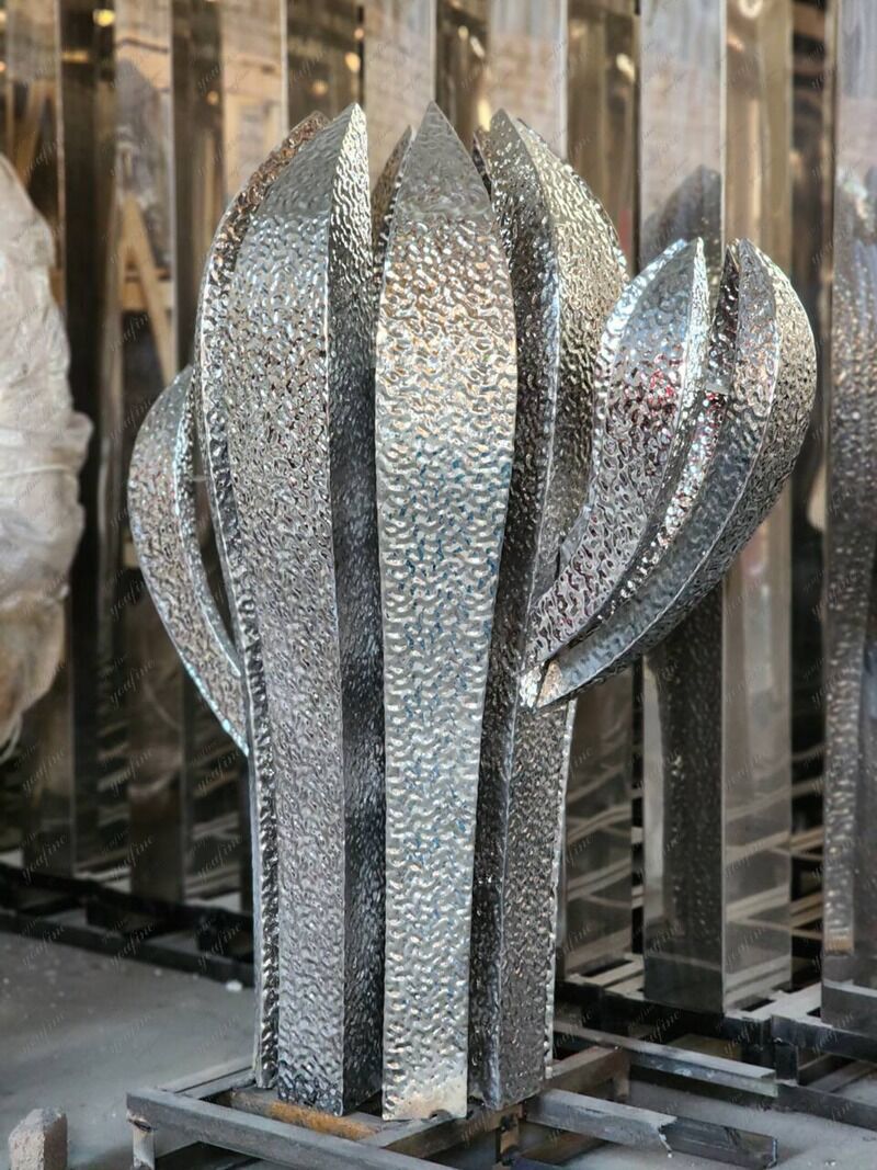 Modern Shiny Stainless Steel Cactus Sculpture for Lawn 