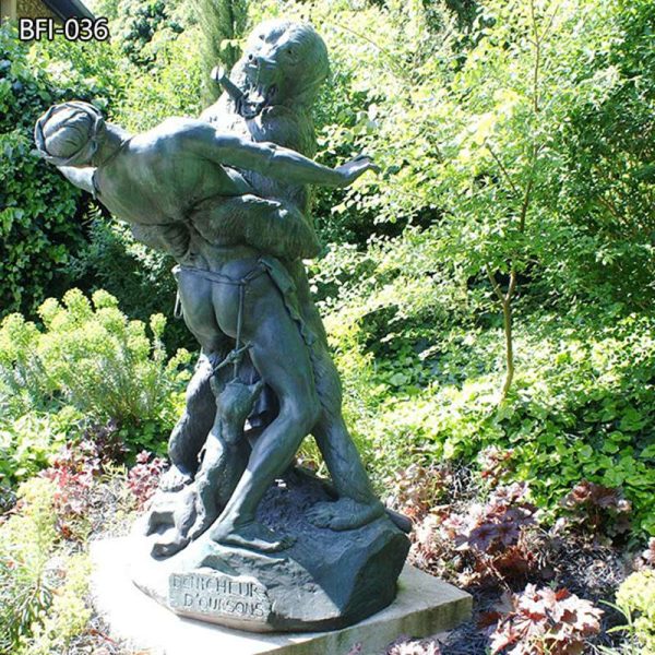 giant bronze bear statue