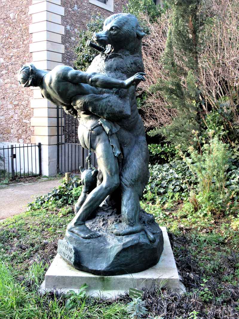 large outdoor bear statues