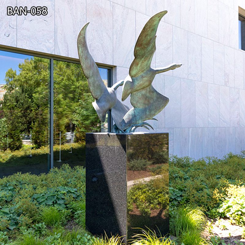 Garden Bronze Flying Wild Goose Sculpture Memorial Pool Decoration