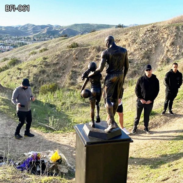 Kobe Bryant with Daughter Art