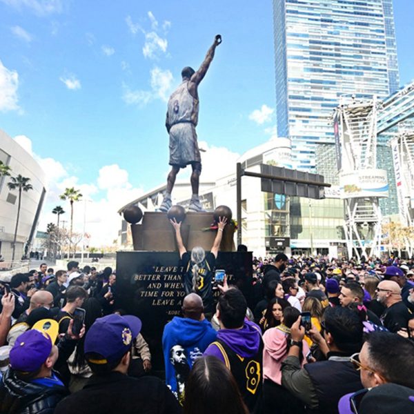 kobe bryant statue lakers