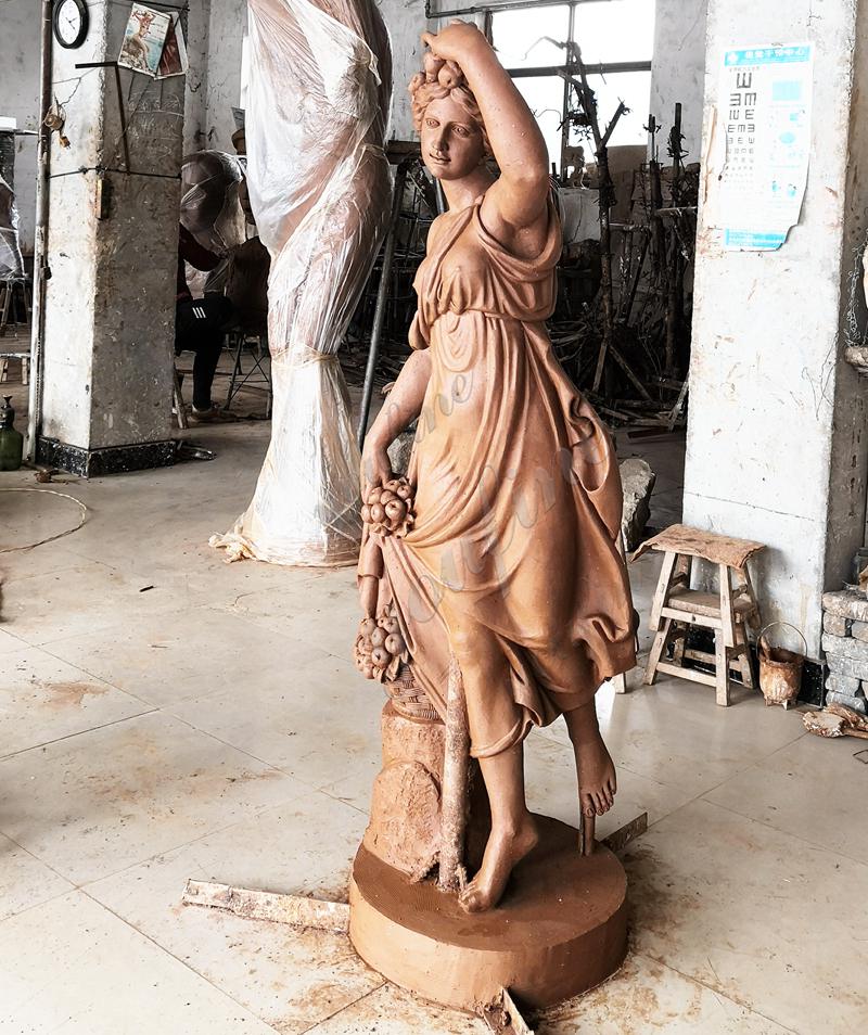 lady sculpture clay model