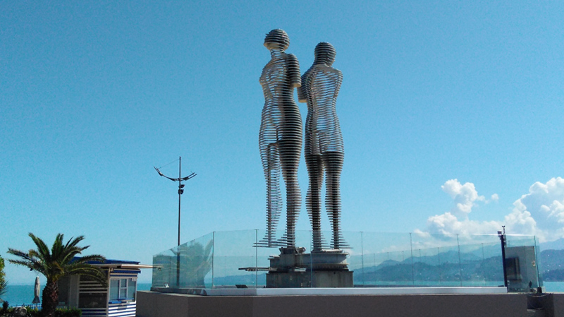 famous large stainless steel lover sculpture