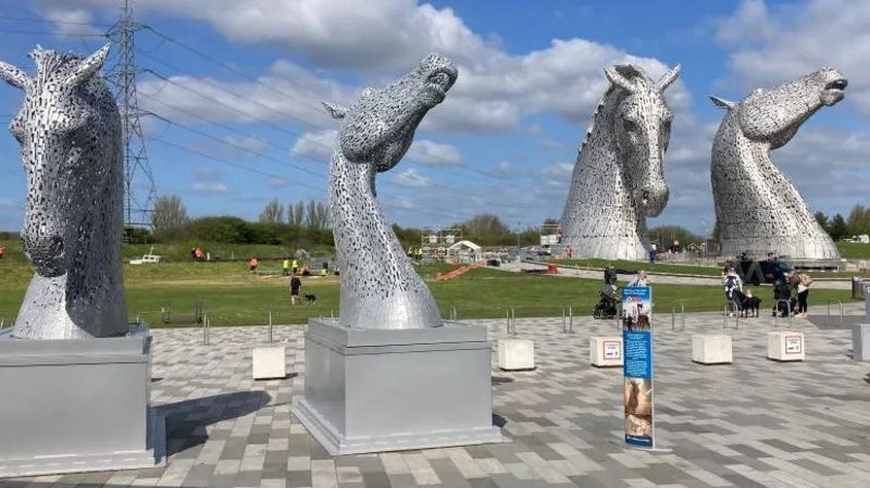 modern metal horse head sculpture