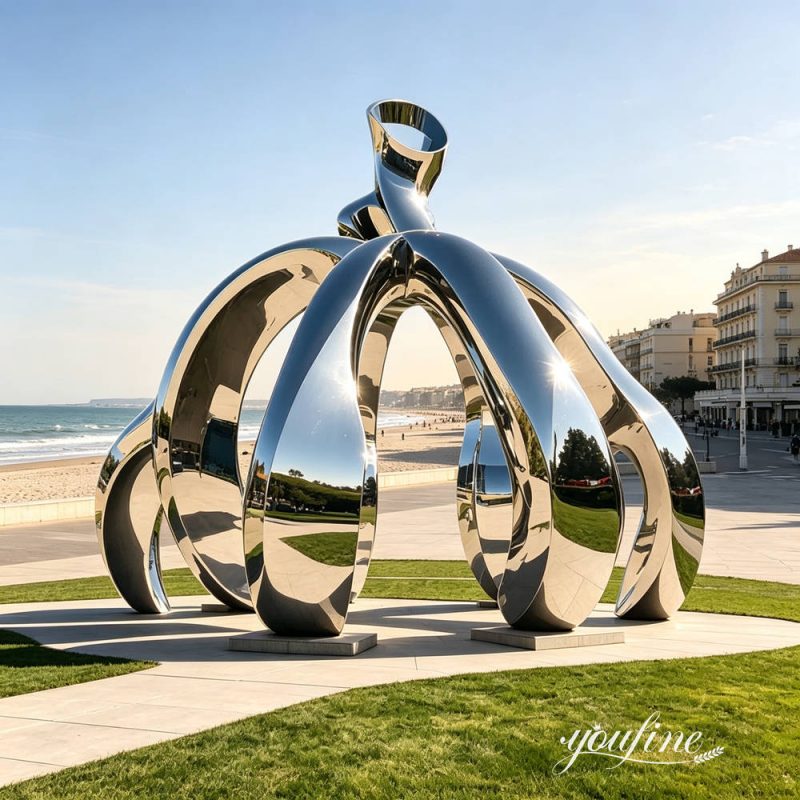 riesige Kürbisskulptur