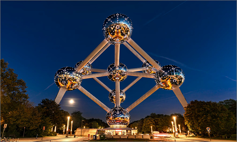 Atomium sculpture