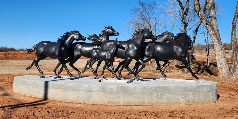 wild horses sculpture