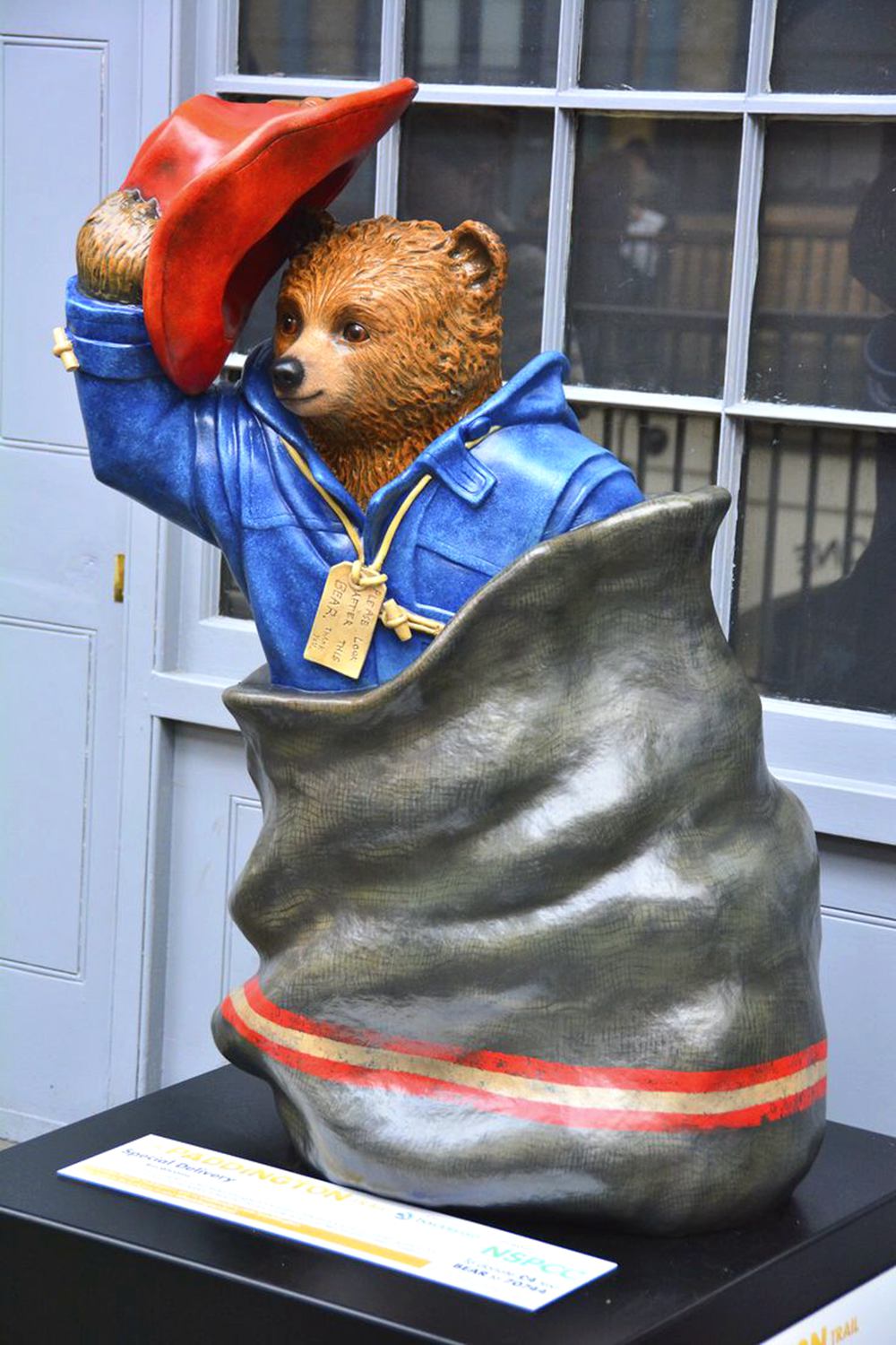 Lifesize sitting paddington bear statues