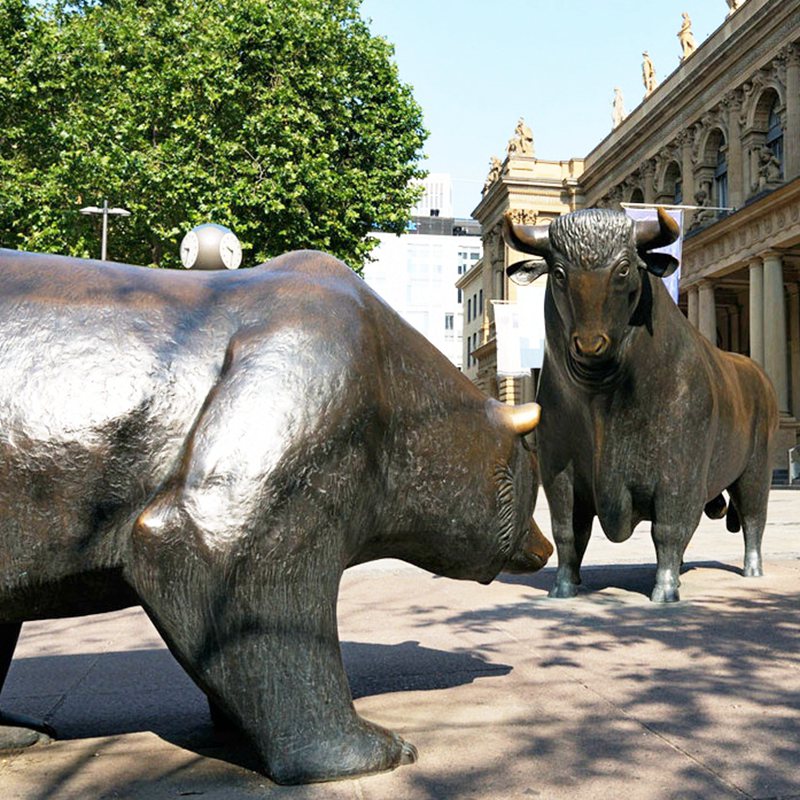 bull and bear bronze statue