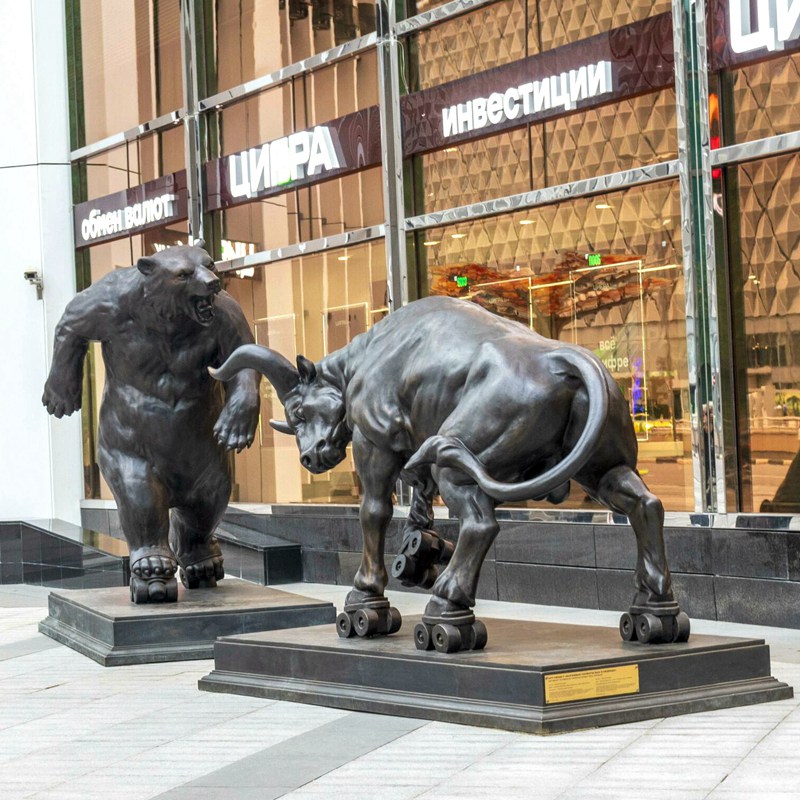 bull and bear sculpture