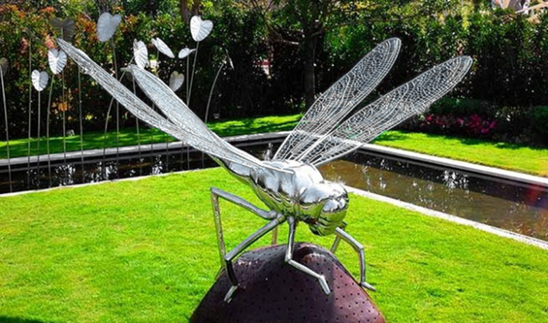 metal dragonfly sculpture for garden decor