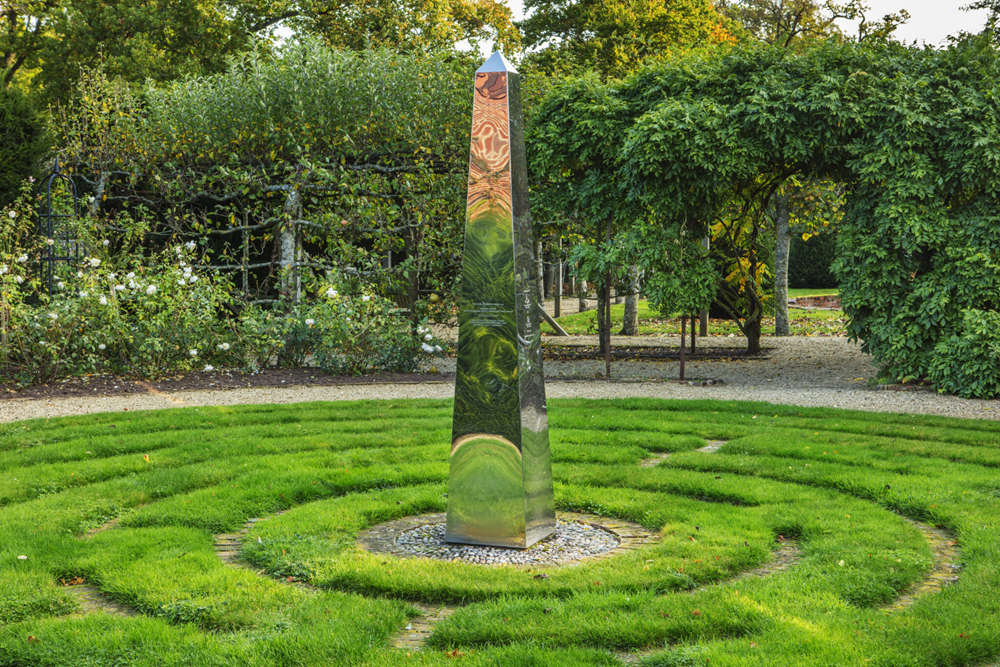 stainless steel obelisk for park