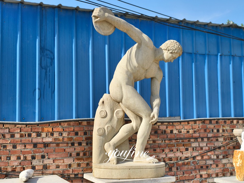 Escultura grega de lançador de disco em arenito