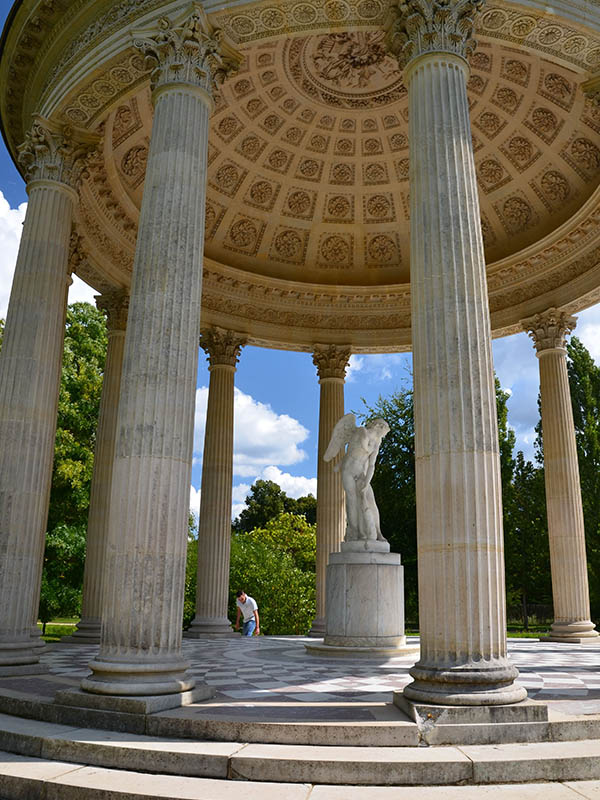 outdoor marble columns
