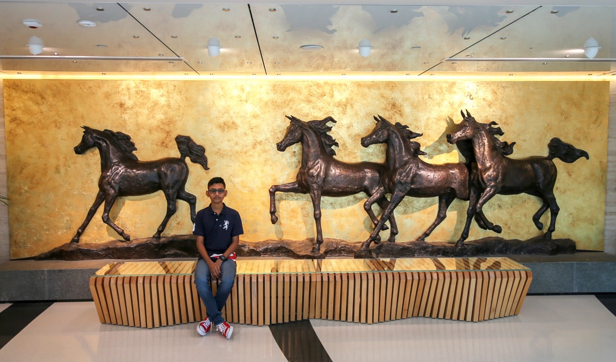 Dubai Frame bronze Horse Statue art