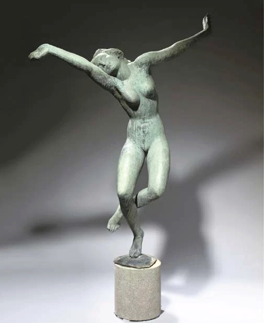 Top3 Dancer statue