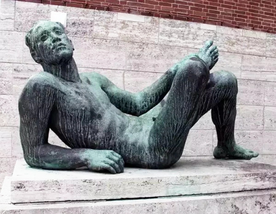 Top9 Sculpture Resting Sportsman