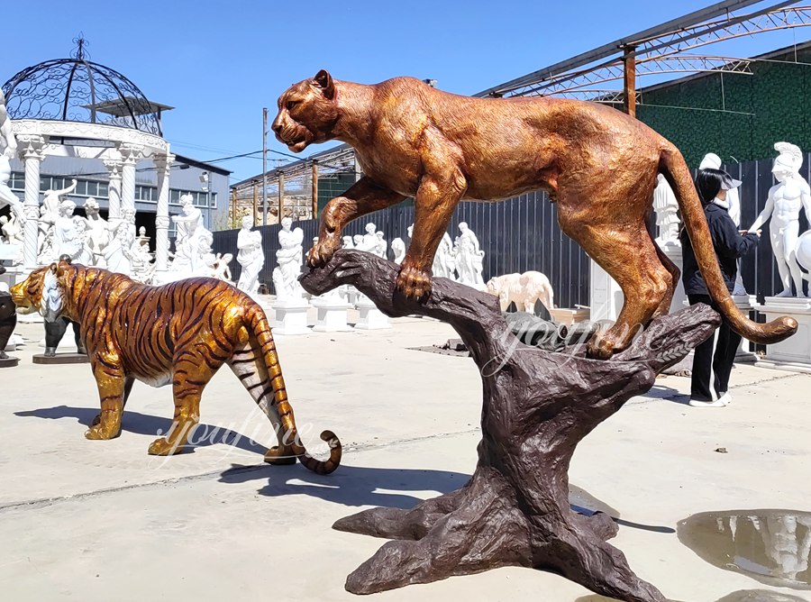 bronze Leopard statue