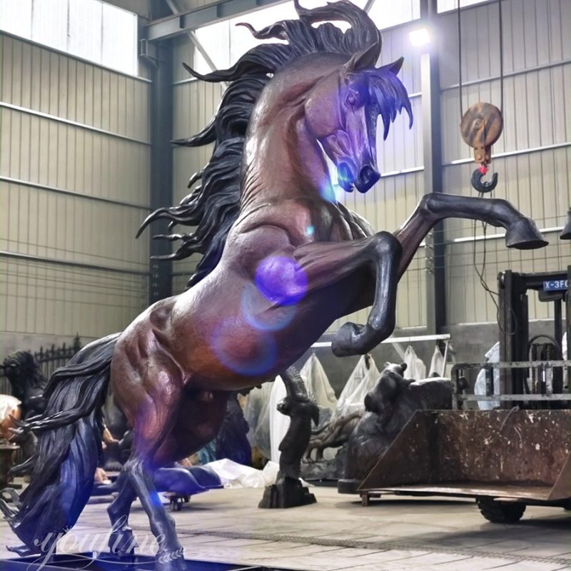 Bronze Thoroughbred statue