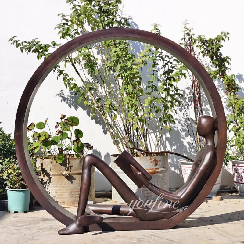 Reading Sculpture Inside A Circle