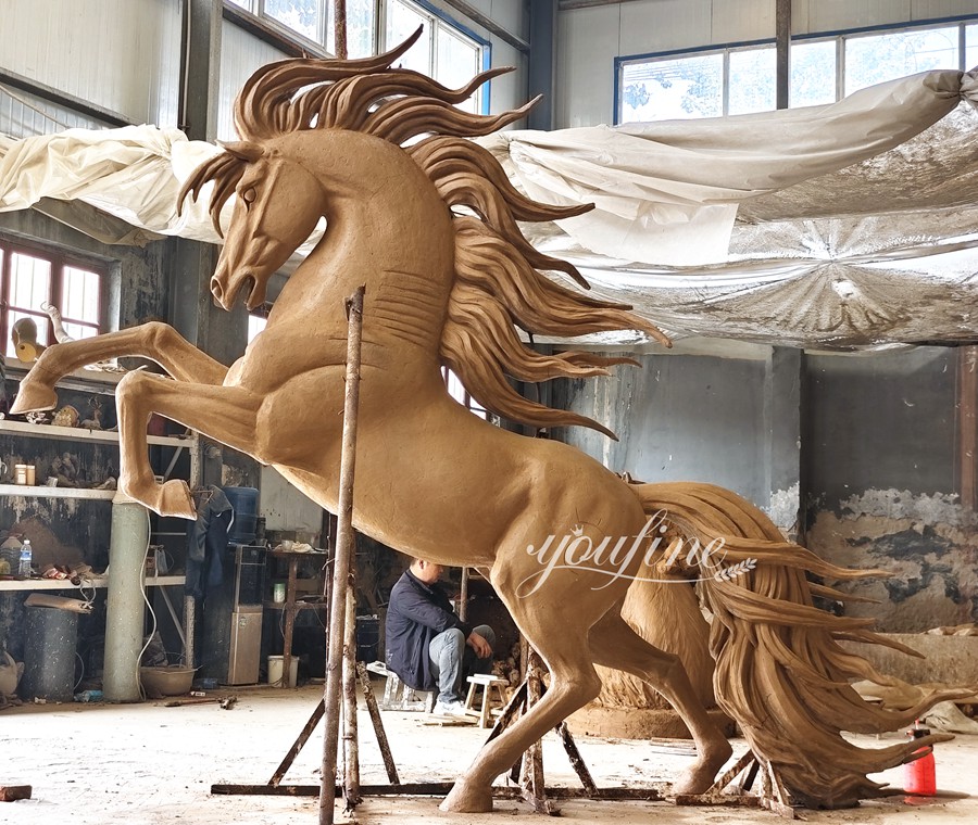 Thoroughbred statue art clay model