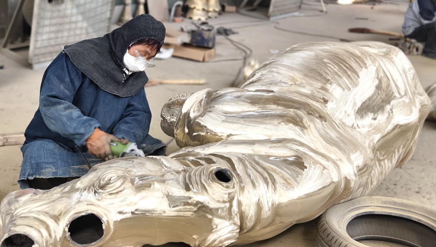 polishing Life Size rhino sculpture