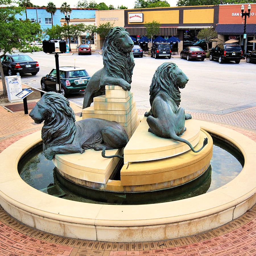 Bronze Lion statue Fountain