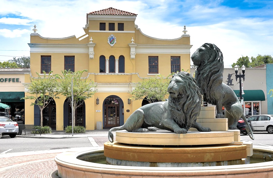 San Marco Majestic Bronze Lion Fountain