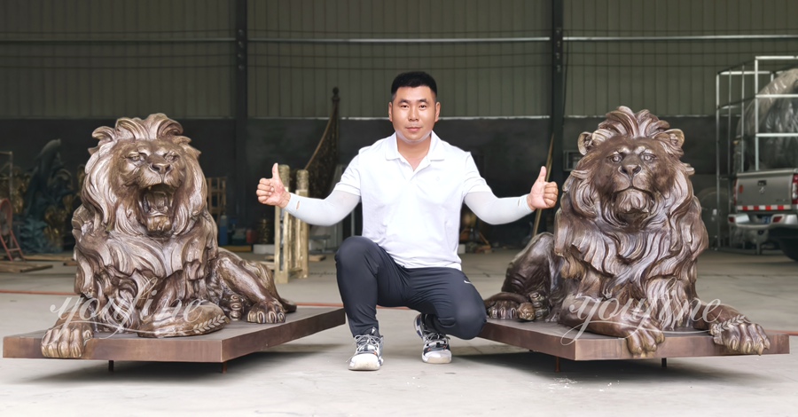 Street Lying lion statue