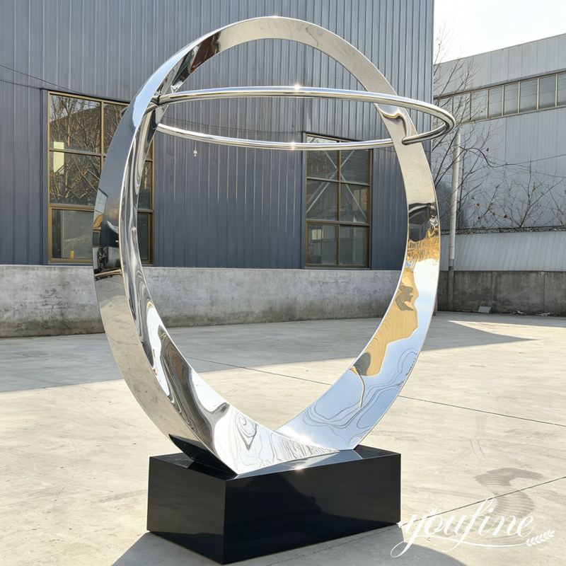 ovale fonteinsculptuur