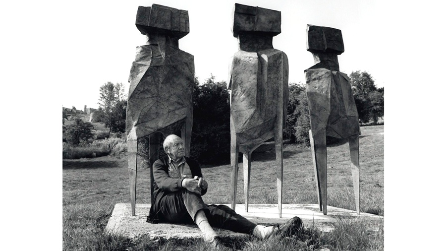 Lynn Chadwick sculpture