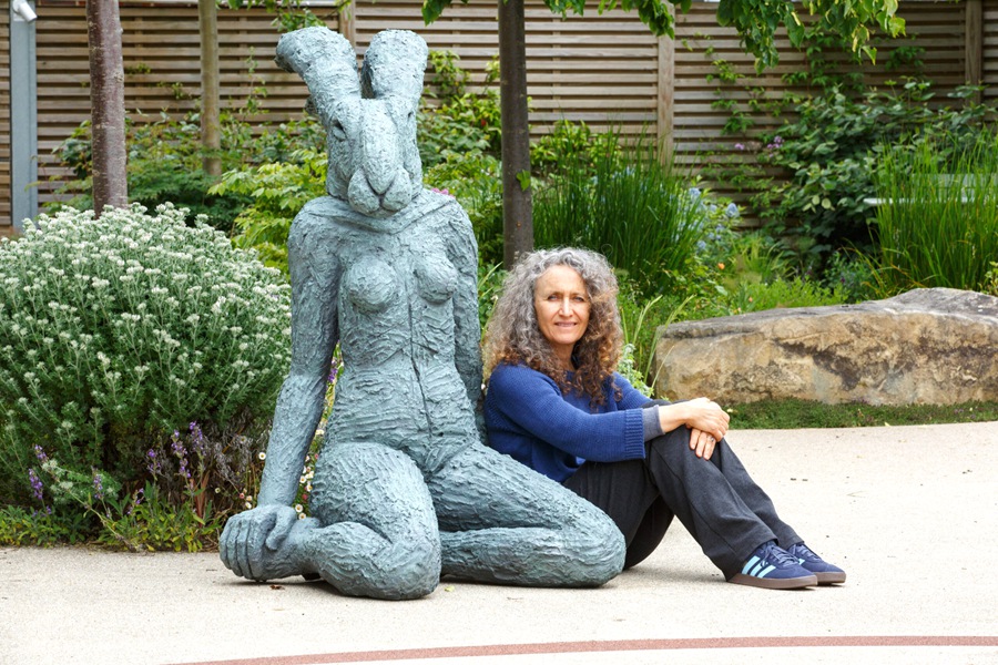 Sophie Ryder bronze statue art