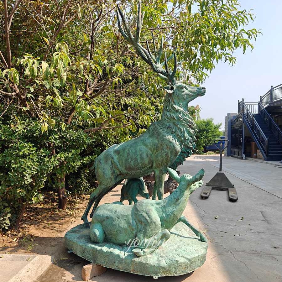 famous Deer Statue Harde De Cerfs