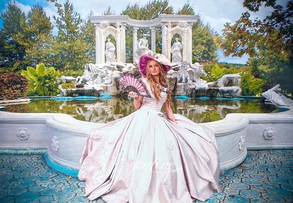 Feedback on the large famous Trevi fountain at Bulgaria's castle