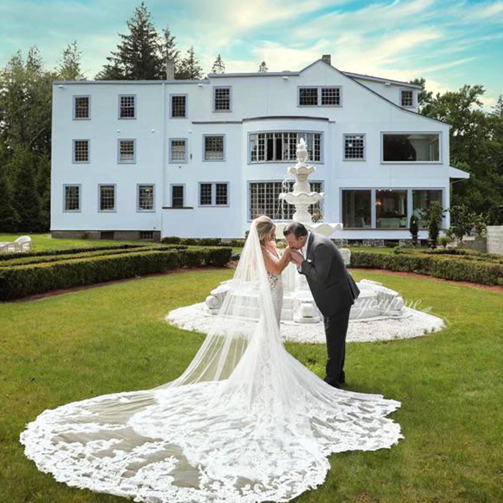 marble Horse statue fountain at an American wedding hotel