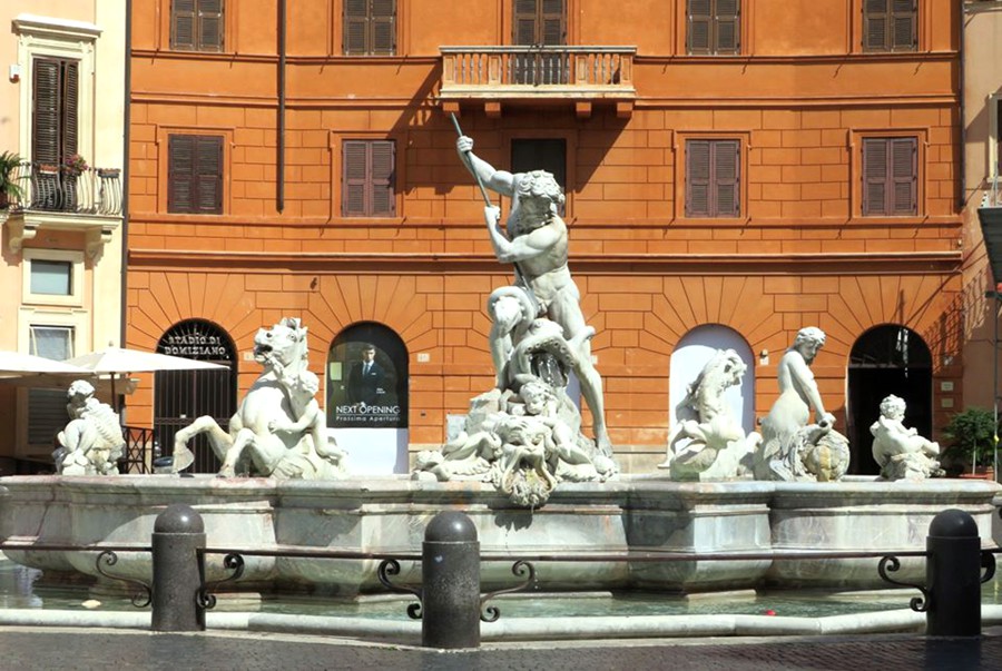 white fountain of neptune