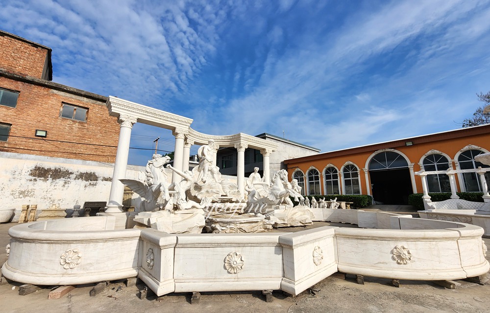 many different Trevi Fountain designs