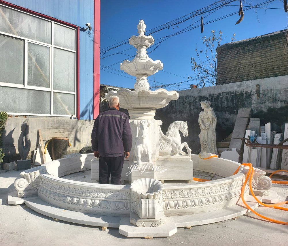 A 5-meter-tall large horse sculpture fountain