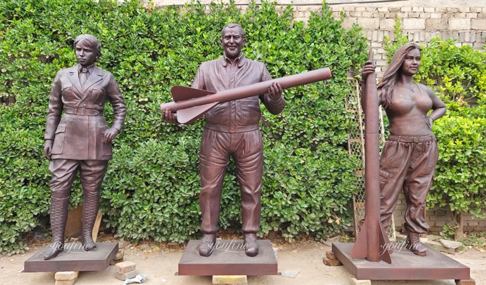 Custom-made sculptures of lifelike figures